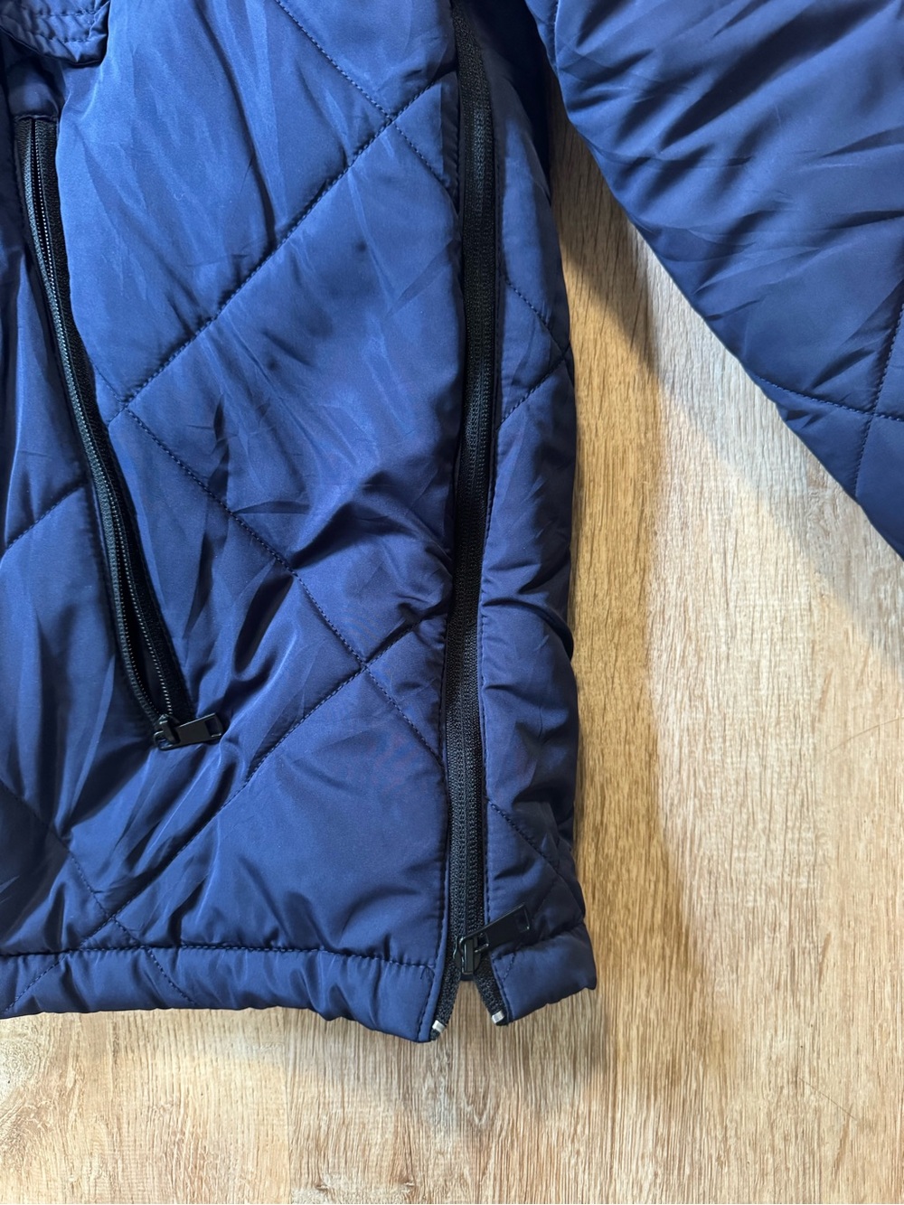 Quilted Hooded Puffer Jacket in Navy - Picture 6 of 11